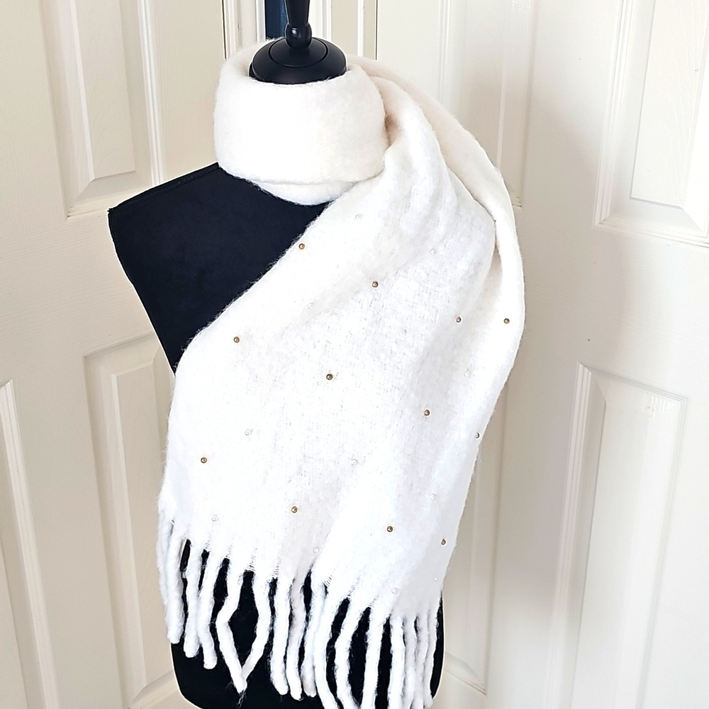 New Nordstrom Rack Faux Pearl Embellished Fring Soft Cream Scarf